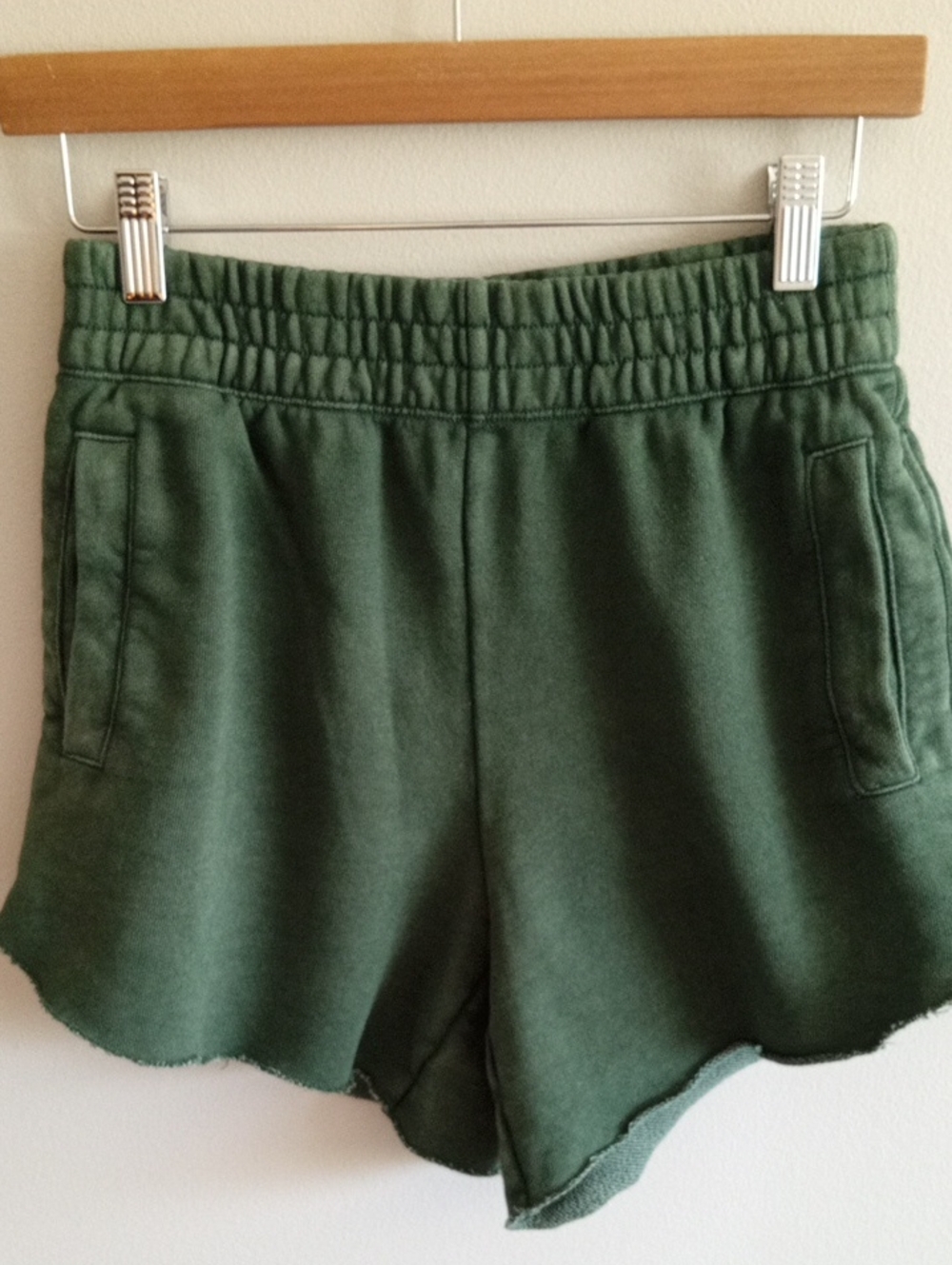 aerie Sunwashed Olive Green Elastic-Waist Athletic Shorts Size XS